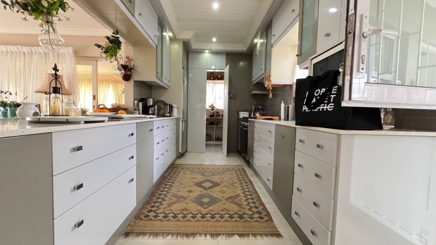 4 Bedroom Property for Sale in Hartenbos Central Western Cape